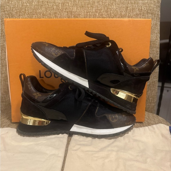 ⭐️SALE!⭐️❤️ AUTHENTIC LV LOUIS VUITTON RUN AWAY SNEAKERS SHOES Size 38 ❤️ - Picture 3 of 13
